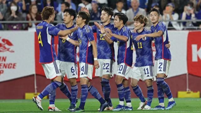 包含热门劲旅狂轰四进球，碾压对手实现大胜的词条