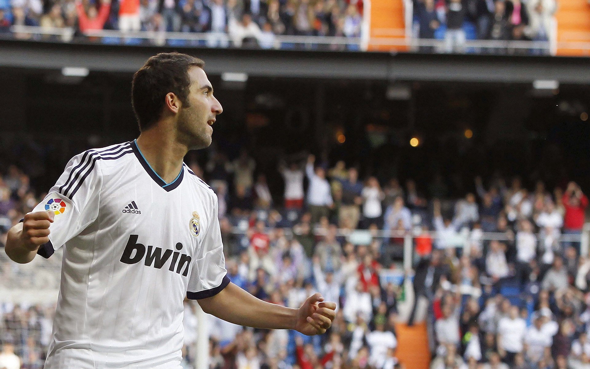 德罗巴回归赛场，高光表现首场状态亮眼，RNG观众沸腾！